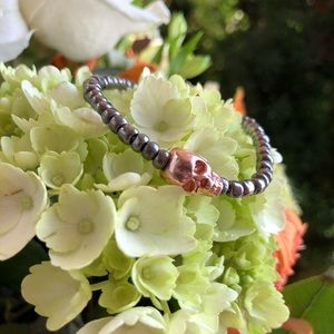 Rose gold skull bracelet with sliver beads